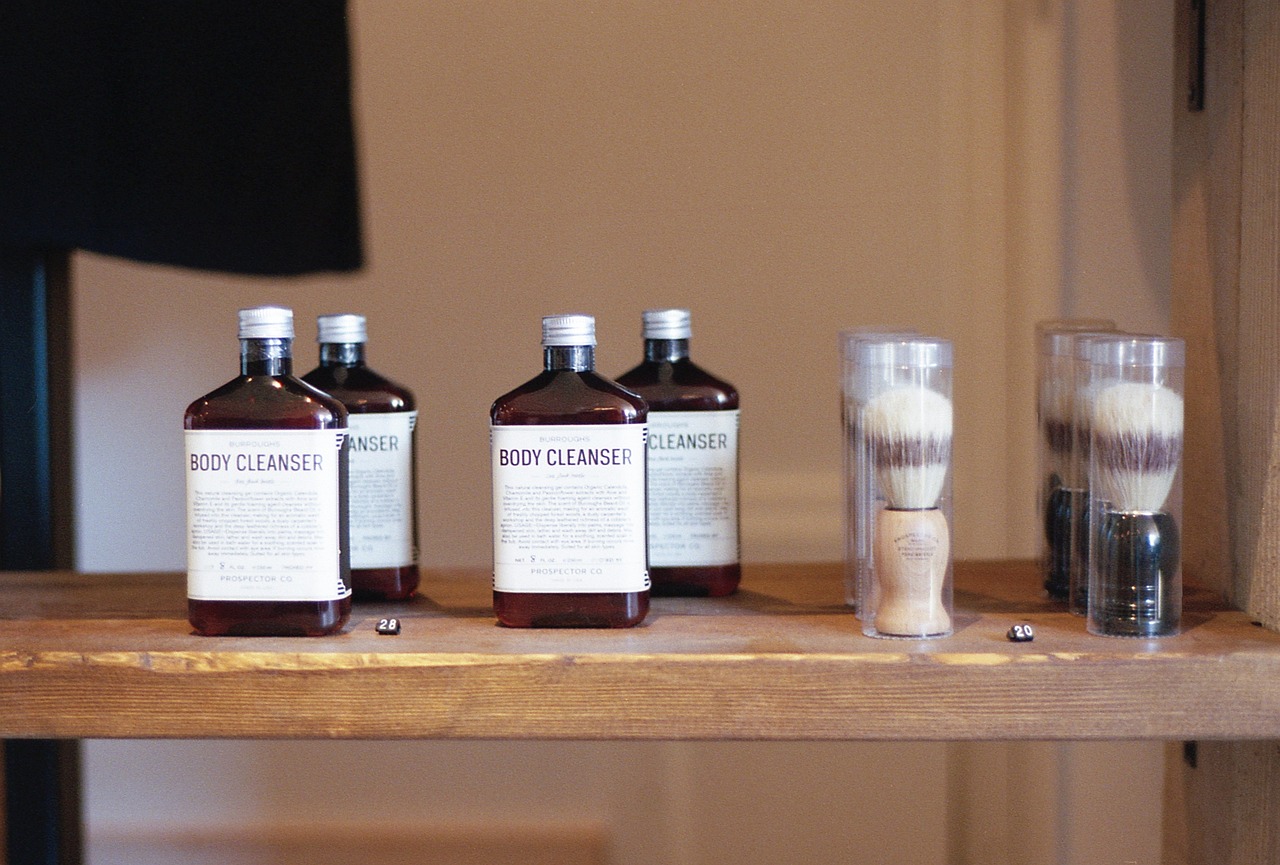 découvrez notre gamme de nettoyants doux et efficaces pour un teint frais et éclatant. parfaits pour tous les types de peau, nos produits éliminent les impuretés tout en respectant l'équilibre de votre peau.